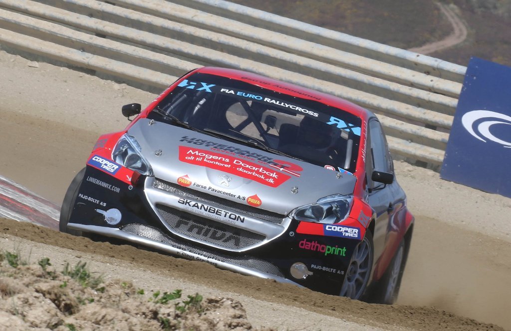 ”Frida” er navnet på Linnemann Motorsports Peugeot 208, der dagligt brøler rundt på de europæiske rallycrossbaner
(Foto: Linnemann Motorsport // Johnny Loix)